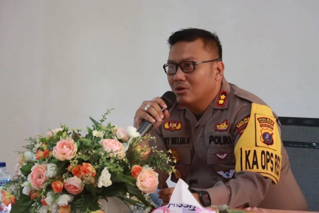 Kapolres Simalungun Berikan Arahan kepada personel Satuan BinmasSelasa, 14 Mei 2024 12:28 WIB.