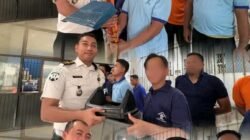 WUJUDKAN LINGKUNGAN BERSIH RUTAN TANJUNG PURA SERAHKAN ALAT KEBERSIHAN KEPADA 26 WARGA BINAAN /TAMPING