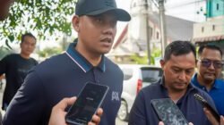 Kadis SDABMBK Kerahkan Sejumlah Alat Berat Bersihkan Parit Jalan Taduan Dari Sedimentasi Tebal
