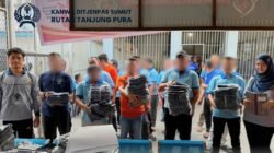 Penuhi Hak Warga Binaan Rutan Kelas IIB Tanjung Pura Laksanakan Pembagian Pakaian Bagi Warga Binaan