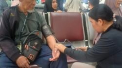 Polresta Deli Serdang Pantau Keamanan dan Berikan Pelayanan Kesehatan Kepada Penumpang Terdampak Pembatalan Penerbangan di Bandara Kualanamu