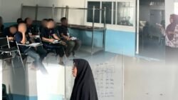 PROGRAM PKBM RUTAN TANJUNG PURA DELAPAN WARGA BINAAN KEJAR IJAZAH SMA (PAKET C) BERSAMA GURU DARI SMAN 1 TANJUNG PURA
