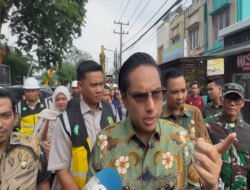 Rico Waas Cek Jalan dan Drainase di Helvetia, Warga: Semoga Tak Banjir Lagi
