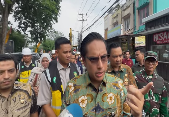 Rico Waas Cek Jalan dan Drainase di Helvetia, Warga: Semoga Tak Banjir Lagi